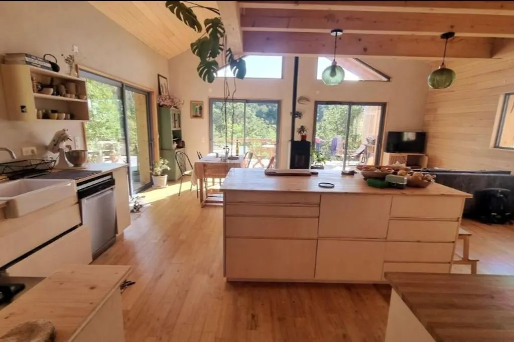 Maison Perchee A Pont De Barret 펜션