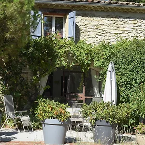  Hébergement de vacances Les Beaux Chenes